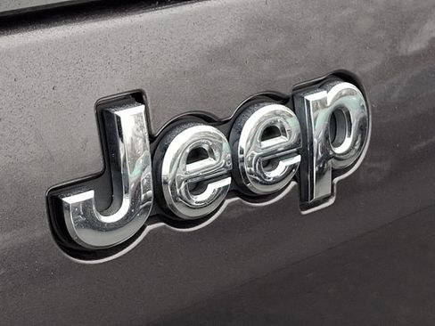 Used 2019 Jeep Cherokee Limited w/ Technology Group image 30