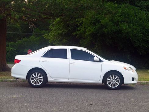 Used 2010 Toyota Corolla LE FWD image 5