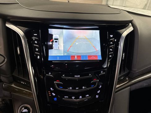 Used 2019 Cadillac Escalade ESV Platinum RWD image 34