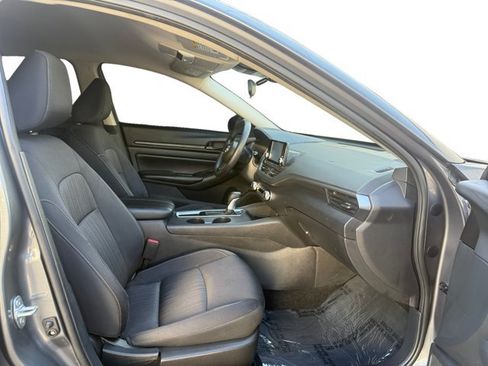 Used 2024 Nissan Altima 2.5 S FWD image 12