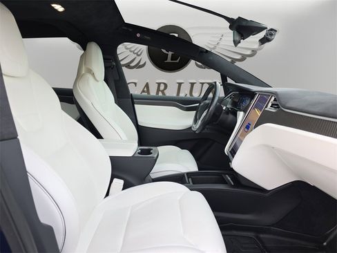 Used 2017 Tesla Model X 90D image 15