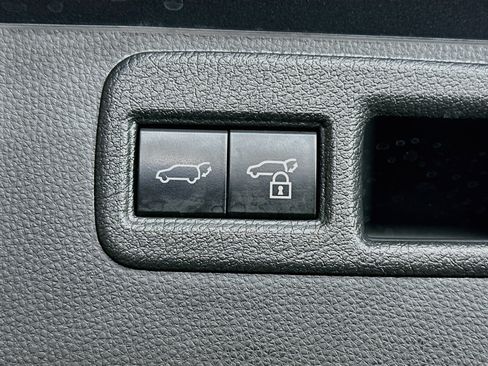 Used 2021 Toyota Venza Limited AWD/4WD image 31