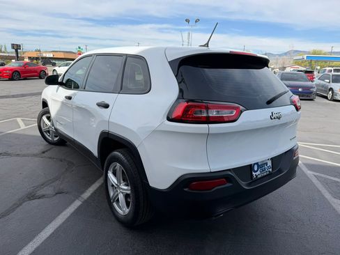 Used 2015 Jeep Cherokee Sport image 5