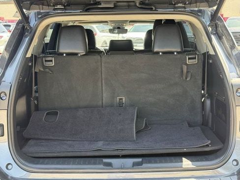 Used 2022 Toyota Highlander XLE FWD image 36