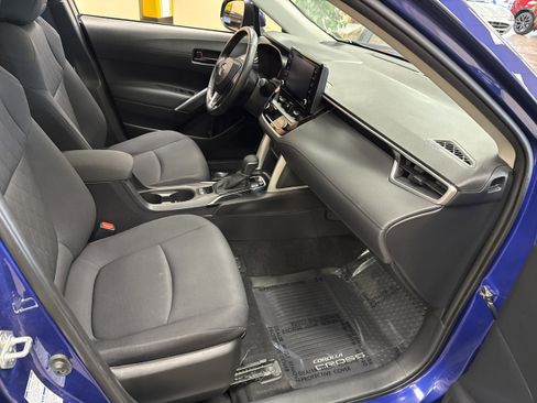 Used 2022 Toyota Corolla Cross LE w/ Black Badges Package (TMS) image 17
