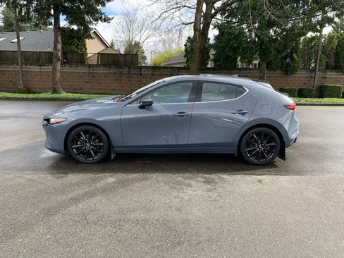 Used 2020 MAZDA MAZDA3 Premium image 2