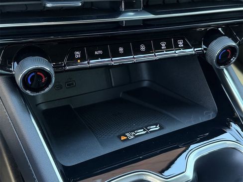 New 2026 Chevrolet Traverse High Country image 17