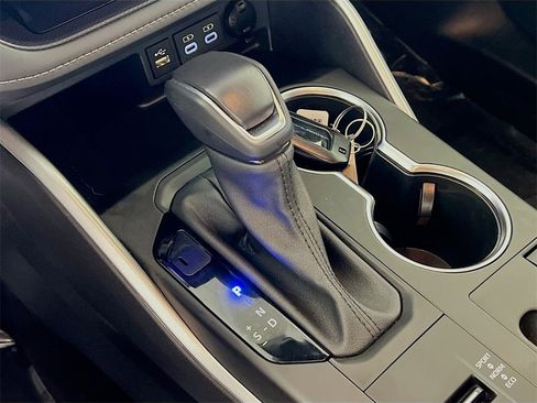 Certified 2024 Toyota Highlander XLE image 16