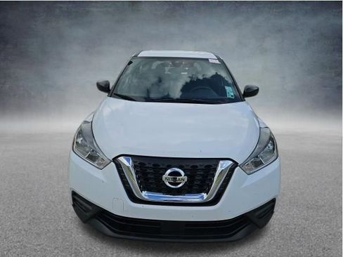 Used 2020 Nissan Kicks S FWD image 2