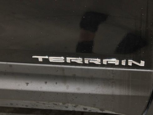 Used 2024 GMC Terrain SLT image 12