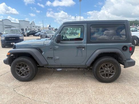 Used 2024 Jeep Wrangler Sport AWD/4WD image 3