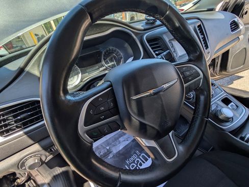 Used 2015 Chrysler 200 Limited w/ Convenience Group image 11