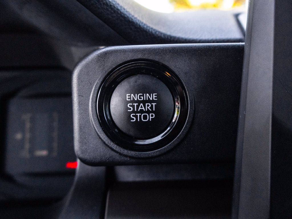 Used 2024 Toyota Tacoma SR5 AWD/4WD image 33