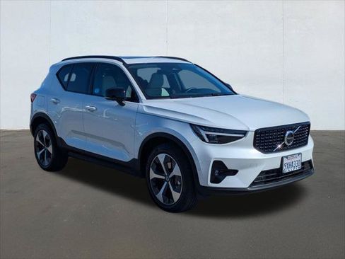 Used 2026 Volvo XC40 B5 Plus w/ Protection Package Premier AWD/4WD image 7