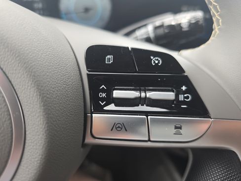 Used 2023 Hyundai Elantra SEL w/ Convenience Package FWD image 17