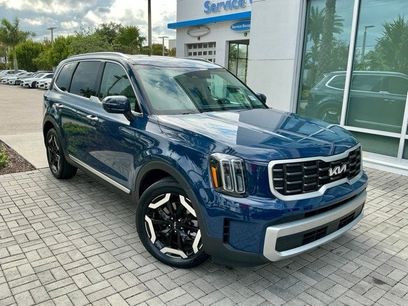 Used 2024 Kia Telluride S w/ S Sunroof Package
