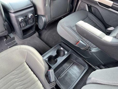 Used 2021 Ford Explorer XLT AWD/4WD image 21