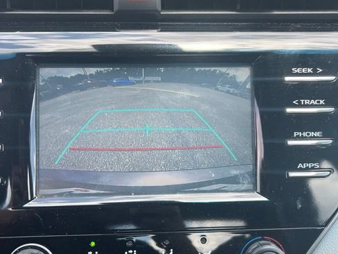 Used 2018 Toyota Camry LE FWD image 8