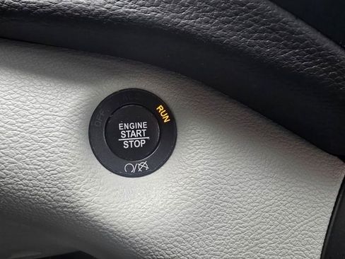 Used 2019 Jeep Cherokee Limited image 21