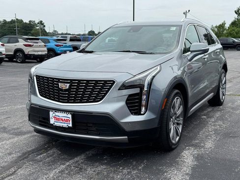 Used 2023 Cadillac XT4 Premium Luxury w/ Enhanced Visibility Package FWD image 8