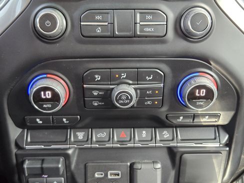 Used 2022 Chevrolet Silverado 2500 LT w/ Convenience Package AWD/4WD image 14