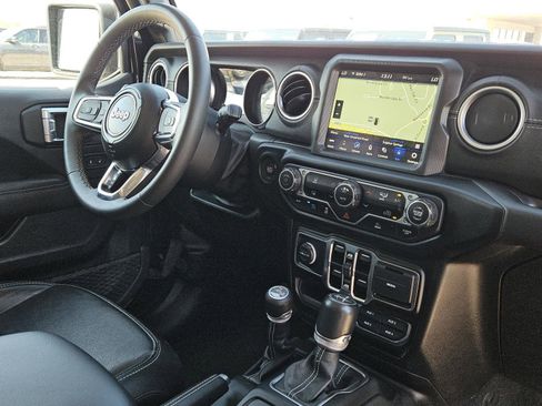 Used 2023 Jeep Wrangler Sahara image 32