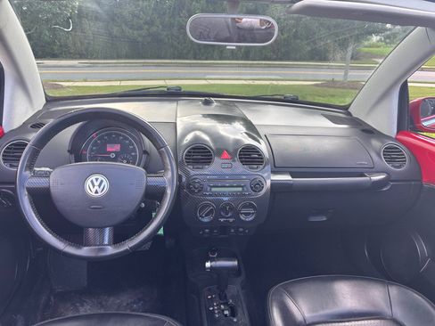 Used 2008 Volkswagen Beetle SE FWD image 4