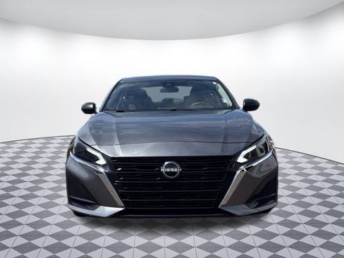 Used 2024 Nissan Altima 2.5 SV AWD/4WD image 2