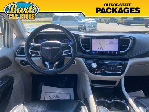 Used 2024 Chrysler Pacifica Limited FWD image 23