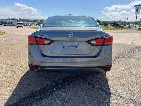 Used 2023 Nissan Altima 2.5 SV FWD image 4