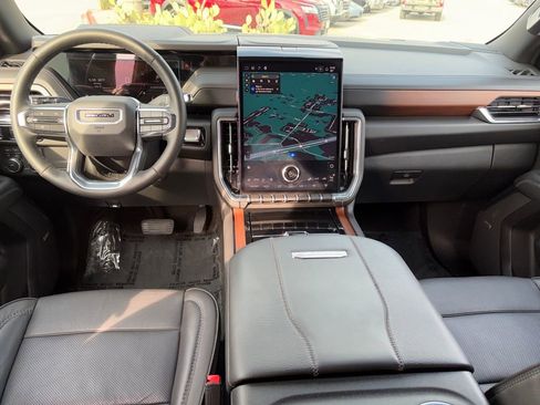 Used 2025 GMC Yukon Denali AWD/4WD image 23