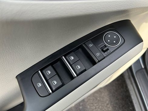 Used 2025 Kia Soul LX FWD image 24