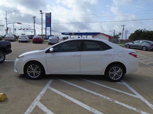 Used 2014 Toyota Corolla LE FWD image 3
