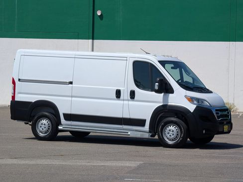 Used 2025 RAM ProMaster 2500 w/ U-Haul Equipment Group FWD image 1