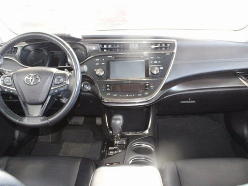Used 2017 Toyota Avalon XLE image 2