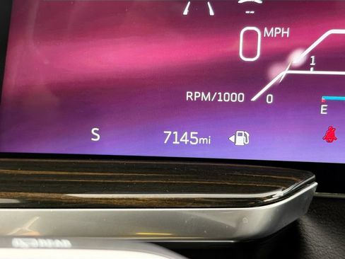 Used 2025 Cadillac Escalade ESV Premium Luxury AWD/4WD image 12