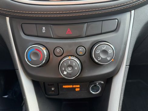 Used 2022 Chevrolet Trax LT w/ LT Convenience Package image 27