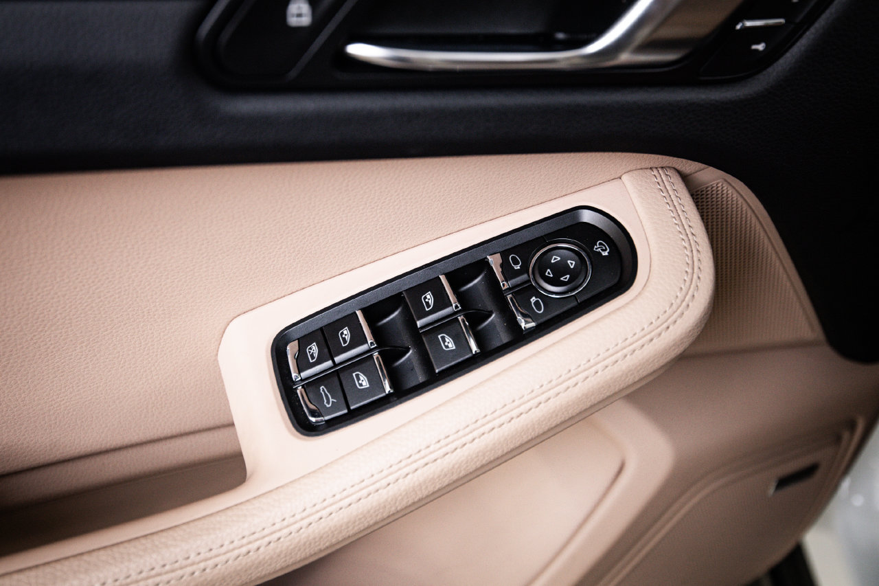Certified 2026 Porsche Macan AWD/4WD image 22