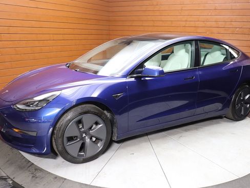 Used 2023 Tesla Model 3 Standard Range image 6