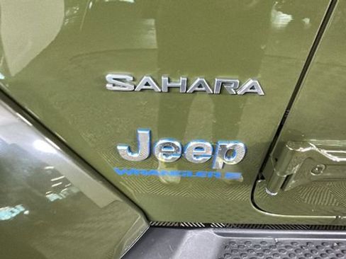 Used 2024 Jeep Wrangler Unlimited Sahara w/ Technology Group AWD/4WD image 10