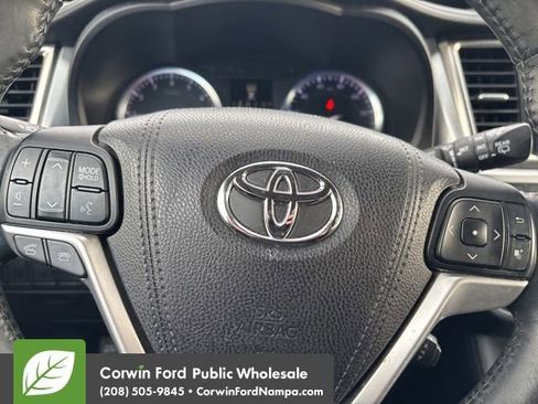 Used 2016 Toyota Highlander XLE image 12