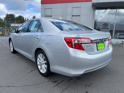Used 2012 Toyota Camry XLE w/ Leather Pkg FWD image 6