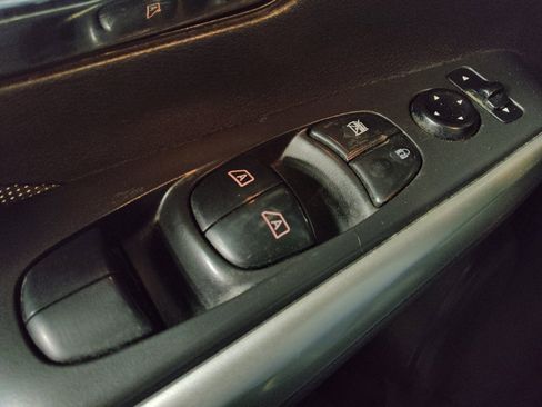 Used 2020 Nissan Kicks SV FWD image 27