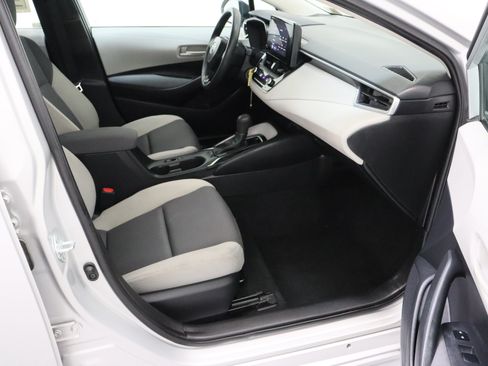 Used 2024 Toyota Corolla LE FWD image 33