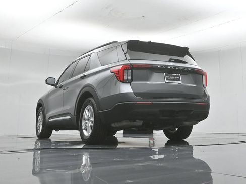 Certified 2025 Ford Explorer Active RWD image 50