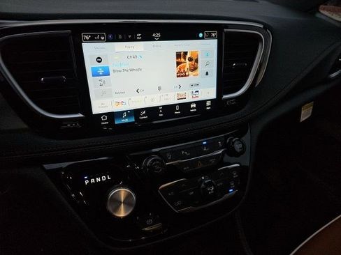 New 2026 Chrysler Pacifica Pinnacle image 25