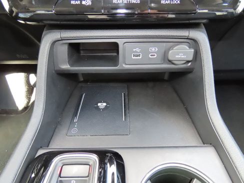 Used 2025 Honda Pilot Elite image 24