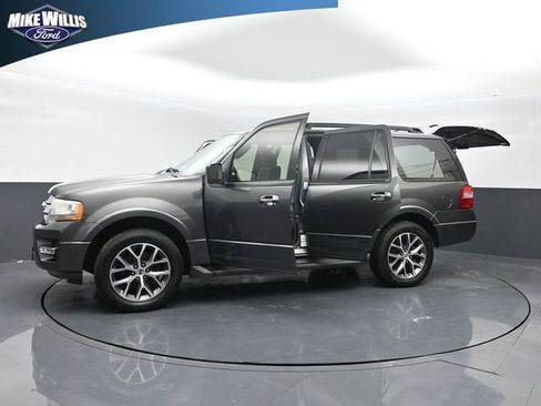 Used 2016 Ford Expedition XLT w/ Equipment Group 202A RWD image 28