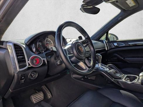 Used 2017 Porsche Cayenne Turbo image 9