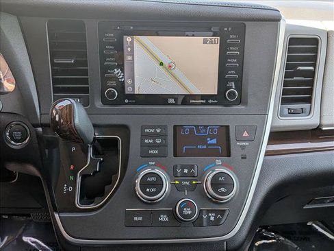 Used 2020 Toyota Sienna Limited w/ Carpet Mat Package FWD image 15